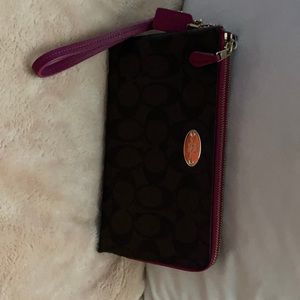 Coach wristlet wallet